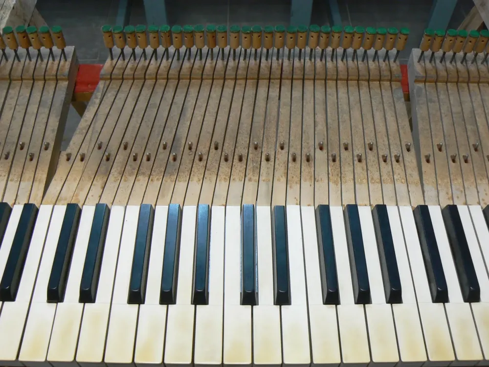 Réparation de piano à Estrablin